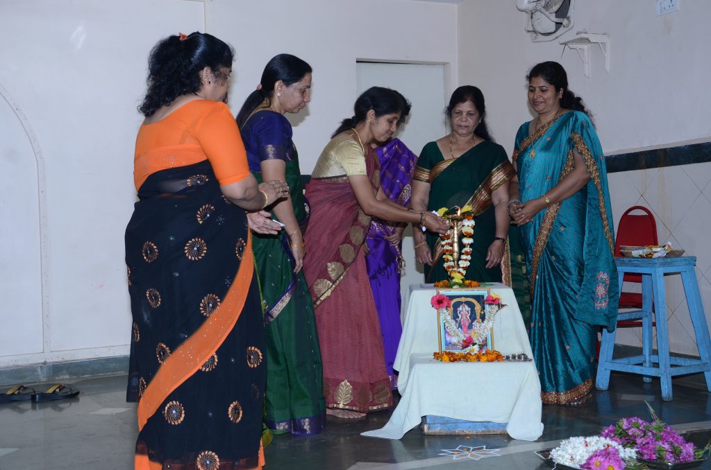 rangolijanapada.com, inauguration of rangoli training programme in  bombay-kannada mathungha.