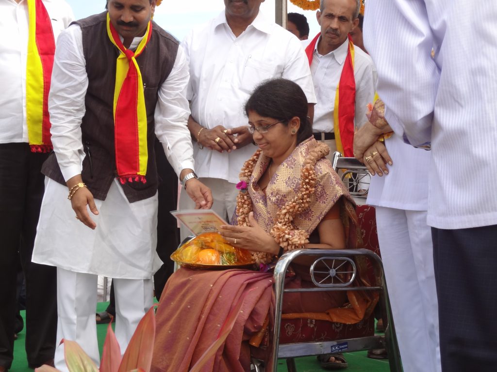 rangolijanapada.com, Udupi jilla rajyothsava award, Karnataka govt. Rangoli artist, dr.bharathi marvanthe, rangolijanapada.com,